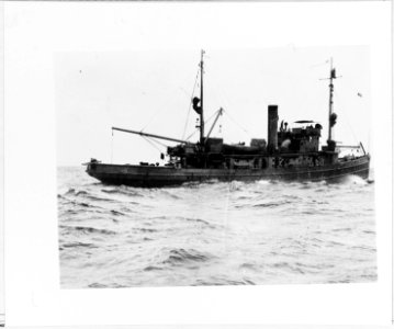 USS KINGFISHER (AM-25; ATO-135) - NH 102