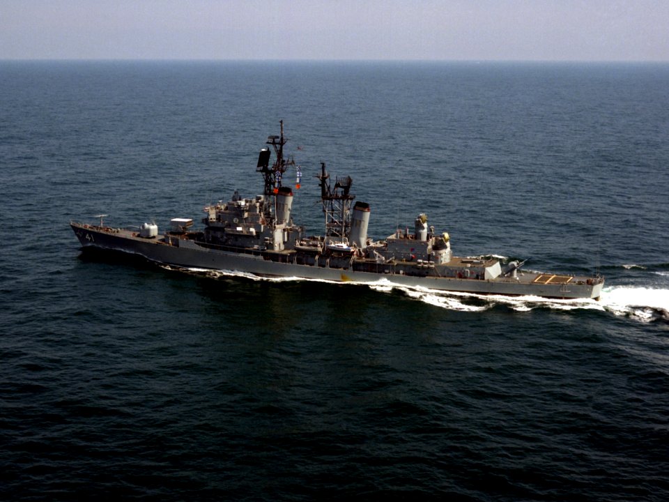 USS King (DDG-41) underway in 1987