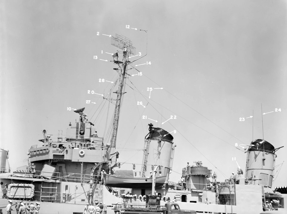 USS Kidd (DD-661) at the Mare Island Naval Shipyard, California (USA), on 22 May 1952 (24742625)