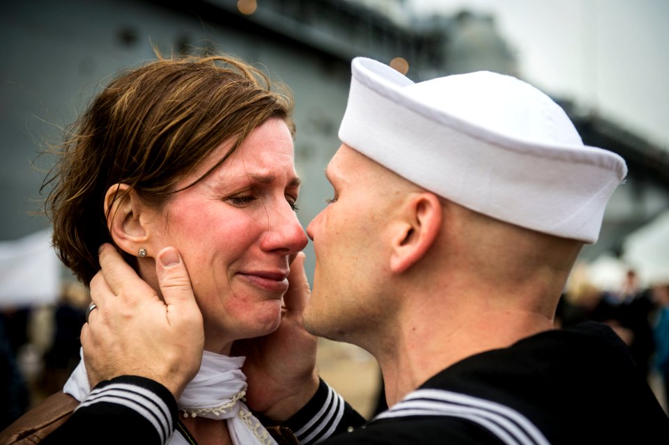 USS Kearsarge operations 131107-N-KE519-026