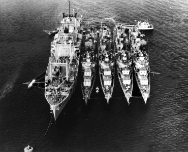 USS Klondike (AR-22), USS Taussig (DD-746), USS John A. Bole (DD-755), USS Lofberg (DD-759) and USS John W. Thomason (DD-760) at Subic Bay on 1 November 1963 (NH 82518)