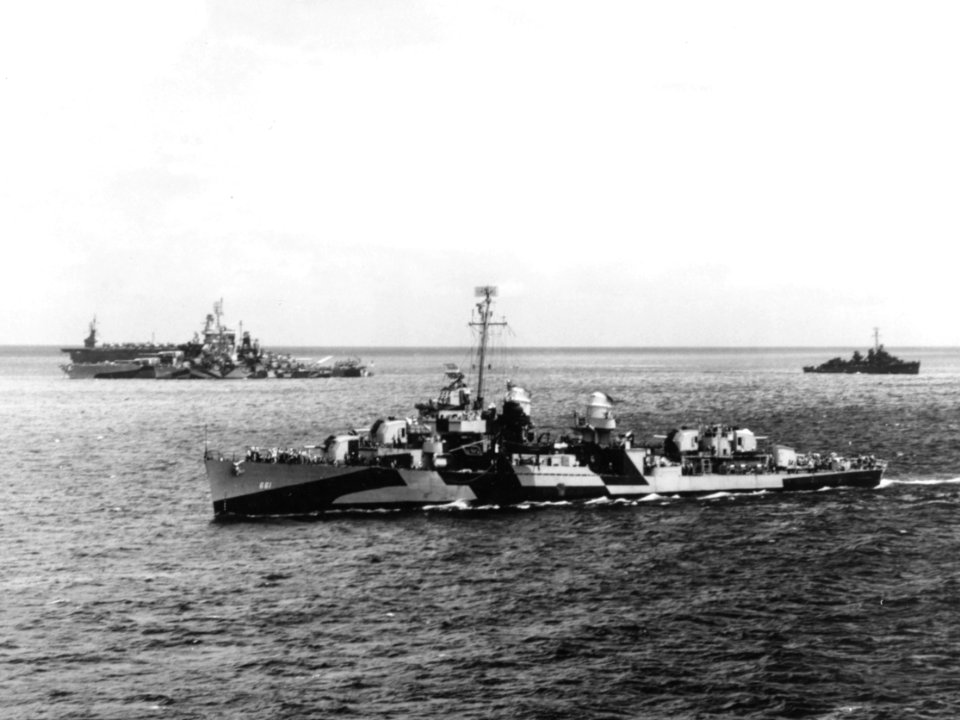 USS Kidd (DD-661) underway off Roi on 12 June 1944
