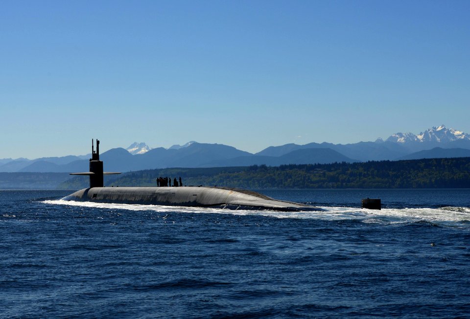 USS Kentucky (SSBN 737) returns to Bangor 150416-N-VZ328-092