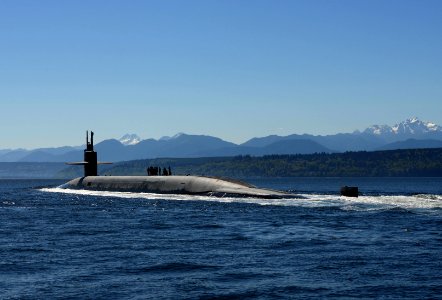 USS Kentucky (SSBN 737) returns to Bangor 150416-N-VZ328-092
