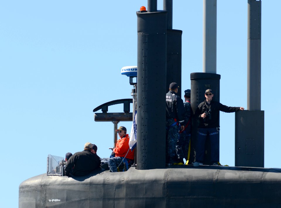 USS Kentucky (SSBN 737) returns to Bangor 150416-N-VZ328-078