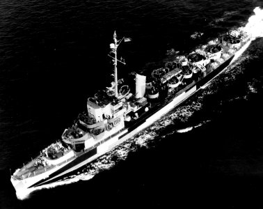 USS Kirkpatrick (DE-318) underway off New York City (USA) on 6 July 1944 (80-G-240423)