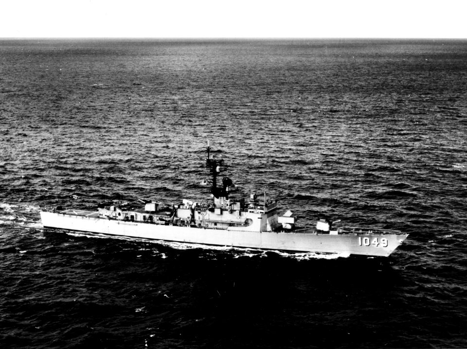 USS Koelsch (DE-1049) underway on 7 February 1968 (USN 1131273)