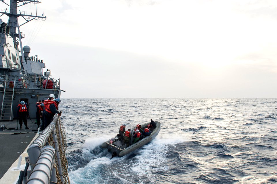 USS Laboon conducts small boat operations. (16656590617)