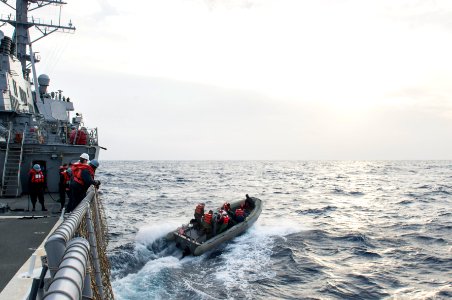 USS Laboon conducts small boat operations. (16656590617)