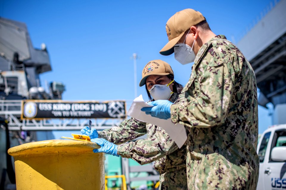 USS Kidd Conducts Crew Swap, Transitions to Next Phase of COVID-19 Recovery 200518-N-VN584-1060 (49912869153)