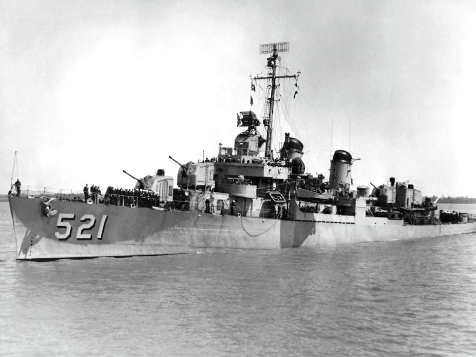 USS Kimberly (DD-521) underway, circa in 1951