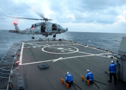 USS Laboon conducts flight operations. (16483548755)