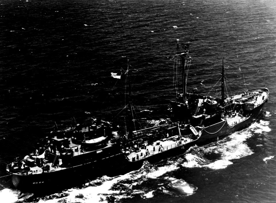 USS Klickitat (AOG-64) underway at sea on 29 May 1946 (L45-158.05.03)
