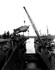USS Kitty Hawk (APV-1) lifting aircaft aboard USS Long Island (ACV-1) off Fila Island, New Hebrides, 28 August 1942 (80-G-73394)