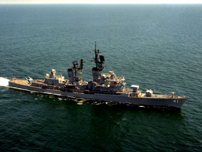 USS King (DDG-41) underway in 1983