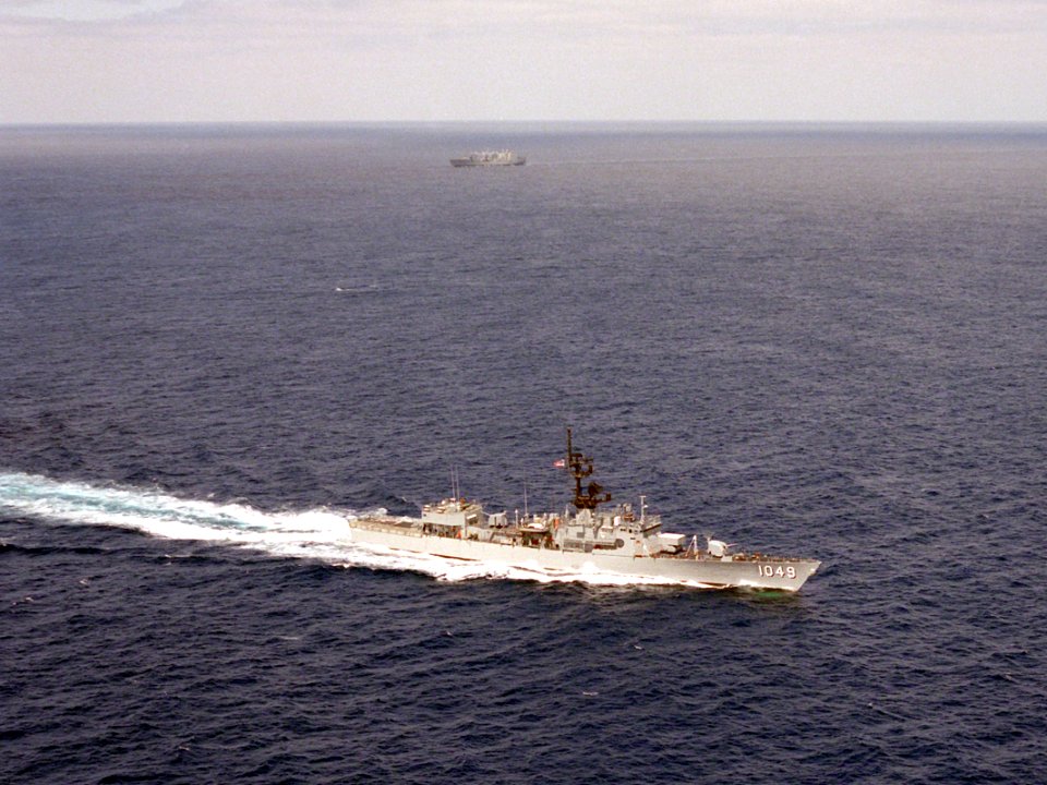 USS Koelsch (FF-1049) underway on 20 November 1986 (6416408)