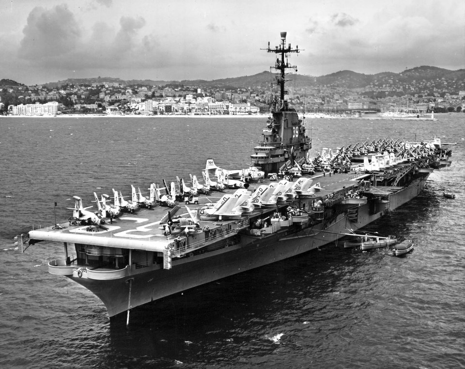 USS Lake Champlain (CVA-39) at anchor off Cannes, France, on 19 June 1957 (NH 97436)
