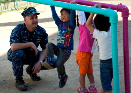 USS Lake Erie sailors give back 140414-N-CG241-135 photo
