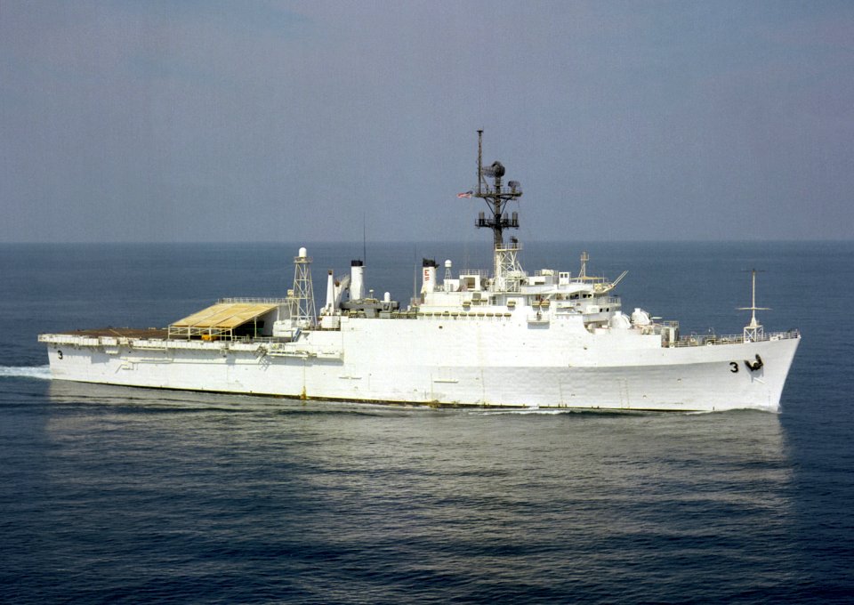 USS La Salle (AGF-3) underway in the Persian Gulf 1990