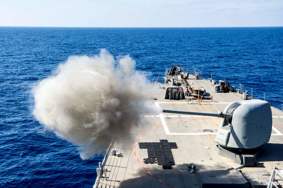 USS Laboon conducts a live-fire exercise. (17715831750)