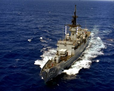 USS Knox (FF-1052) underway off Luzon on 9 December 1981 (6349376)