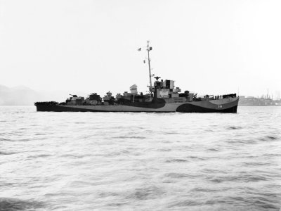 USS Lake (DE-301) underway off the Mare Island Naval Shipyard on 7 April 1944 (NH 83882)