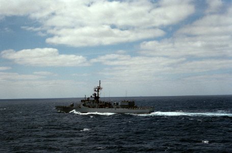 USS Koelsch (FF-1049) underway in Chesapeake Bay (USA) on 22 August 1985 (6417696)
