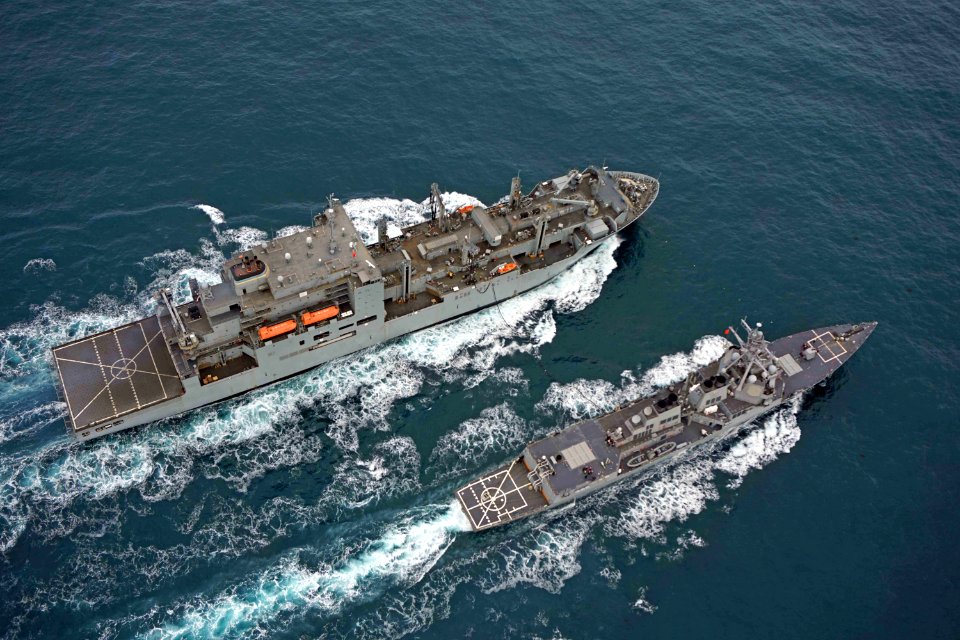 USS Lassen conducts an underway replenishment with USNS Richard E. Byrd (USNS T-AKE-4). (15888606114)