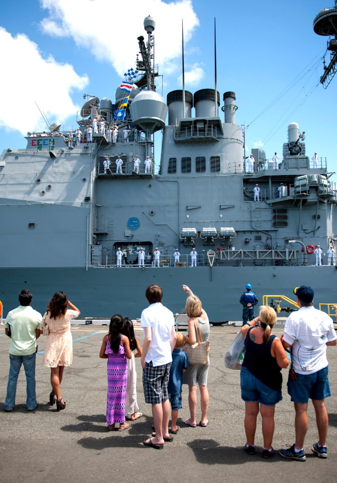 USS Lake Erie 140616-N-WF272-056