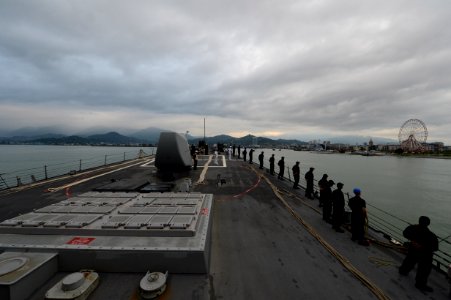 USS Laboon approaches Batumi, Georgia. (18676687413)