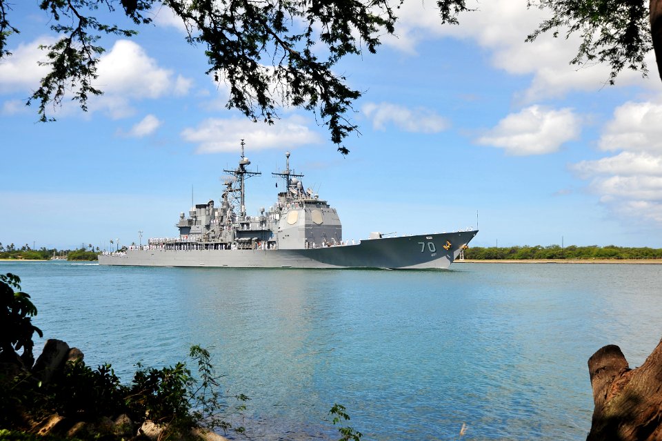 USS Lake Erie 140616-N-IU636-053