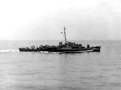 USS Leslie L. B. Knox (DE-580) underway at sea, circa in 1945