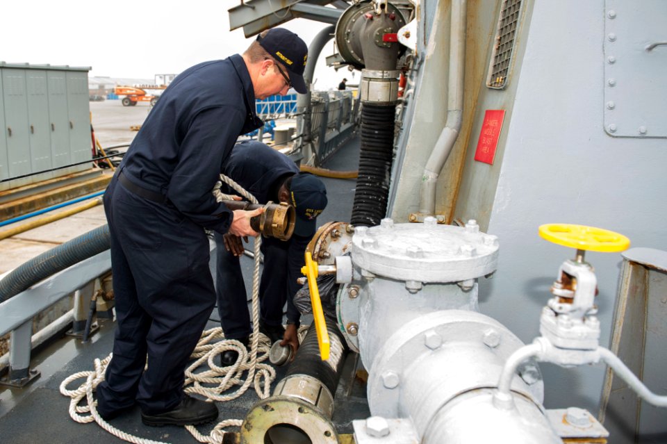 USS Laboon operations 150304-N-XB010-016
