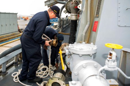 USS Laboon operations 150304-N-XB010-016
