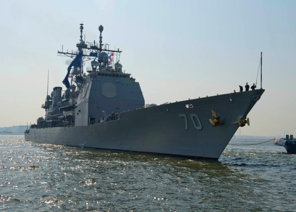 USS Lake Erie visits Osaka 140410-N-CG241-043