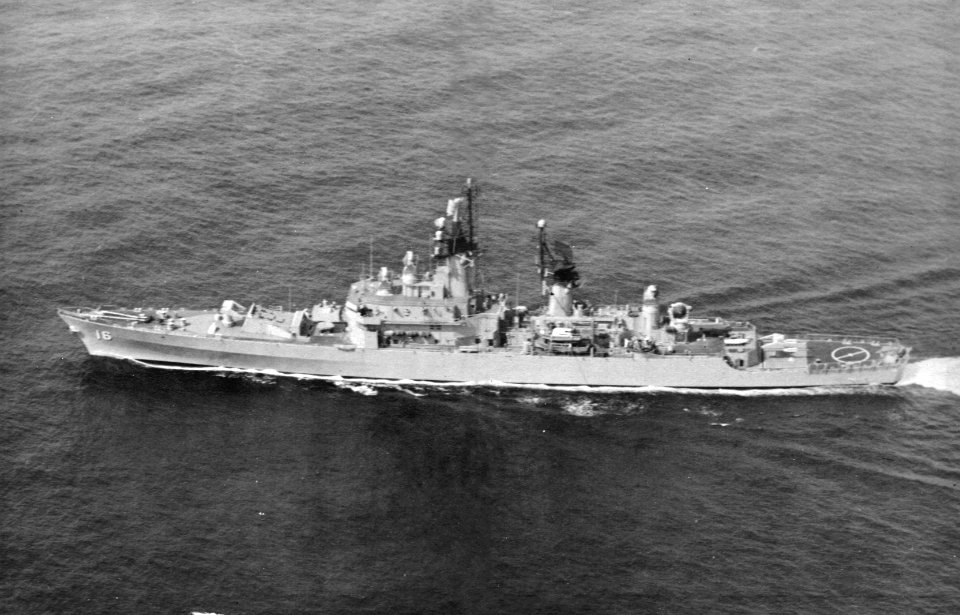 USS Leahy (DLG-16) underway at sea, circa in 1965