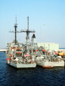 USS Leader (MSO-490) and USS Avenger (MCM-1) c1991