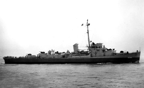 USS Levy (DE-162) underway on 12 May 1943 (L45-164.05.01)