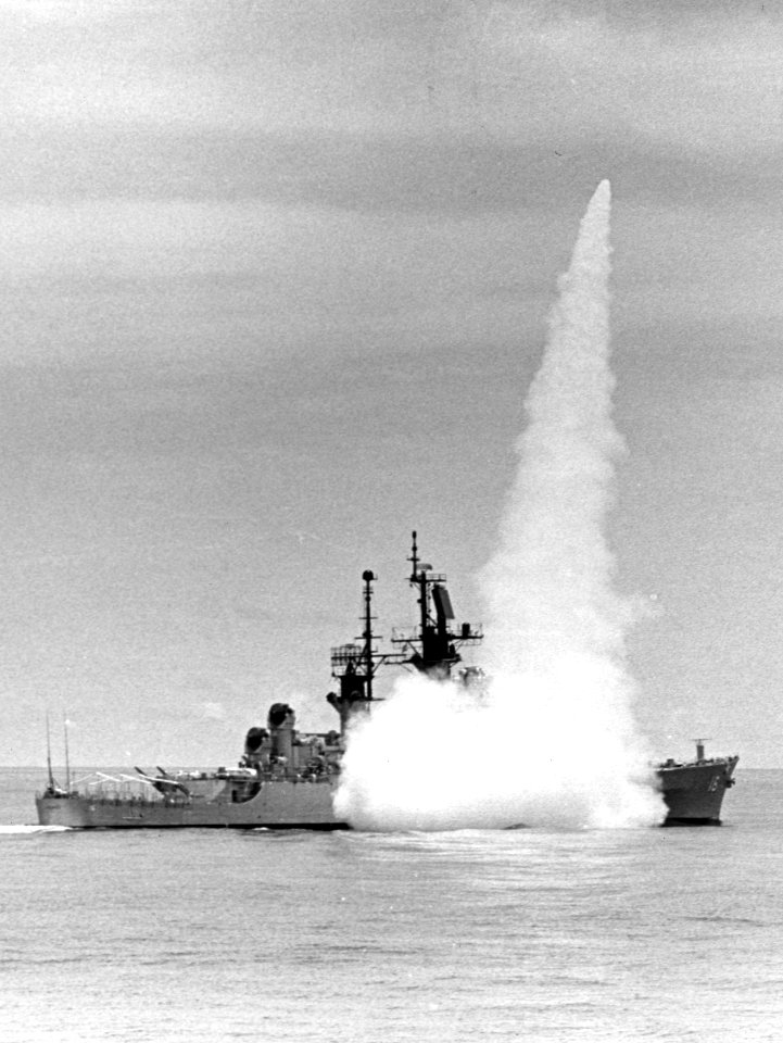 USS Leahy (DLG-16) launches a RIM-67 Standard ER missile in August 1969 (L53-41.08.04)