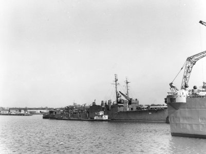 USS Litchfield (DD-336) at the Philadelphia Navy Yard on 5 November 1945