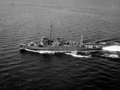 USS Lloyd (APD-63) underway off the Boston Lightship on 5 July 1951 (7575248)