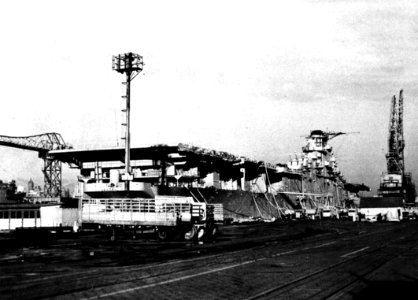 USS Leyte (CVS-32) after her decommissioning at the New York Naval Shipyard (USA), in May 1959 photo