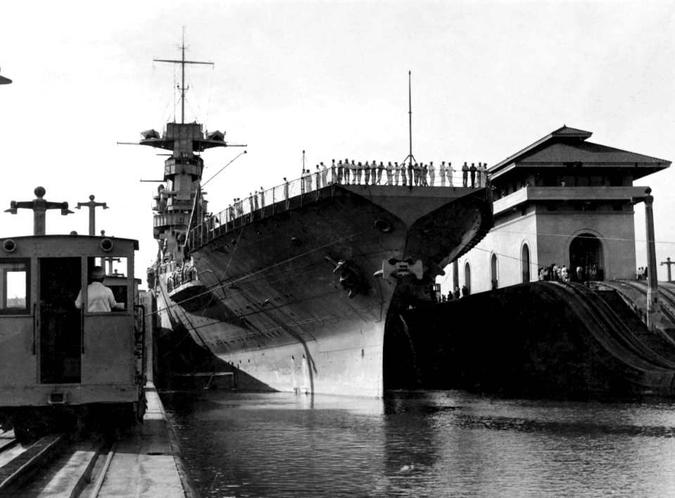 USS Lexington (CV-2) in Panama Canal lock in March 1928