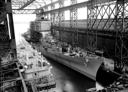 USS Long Beach (CGN-9) fitting out in 1961 photo