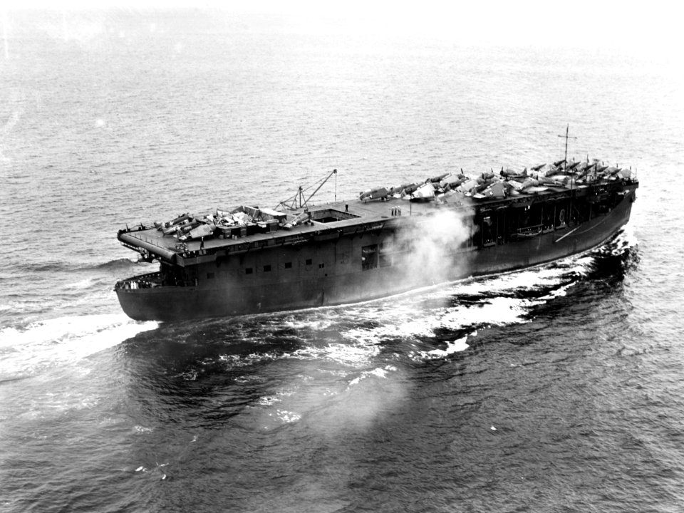 USS Long Island (ACV-1) underway on 25 May 1943 (80-G-83216)