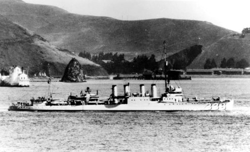 USS Litchfield (DD-336) underway before World War II
