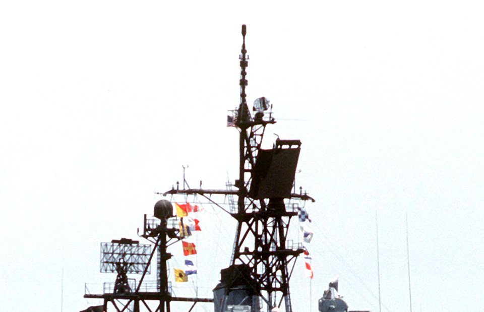 USS MacDonough (DDG-39) radar