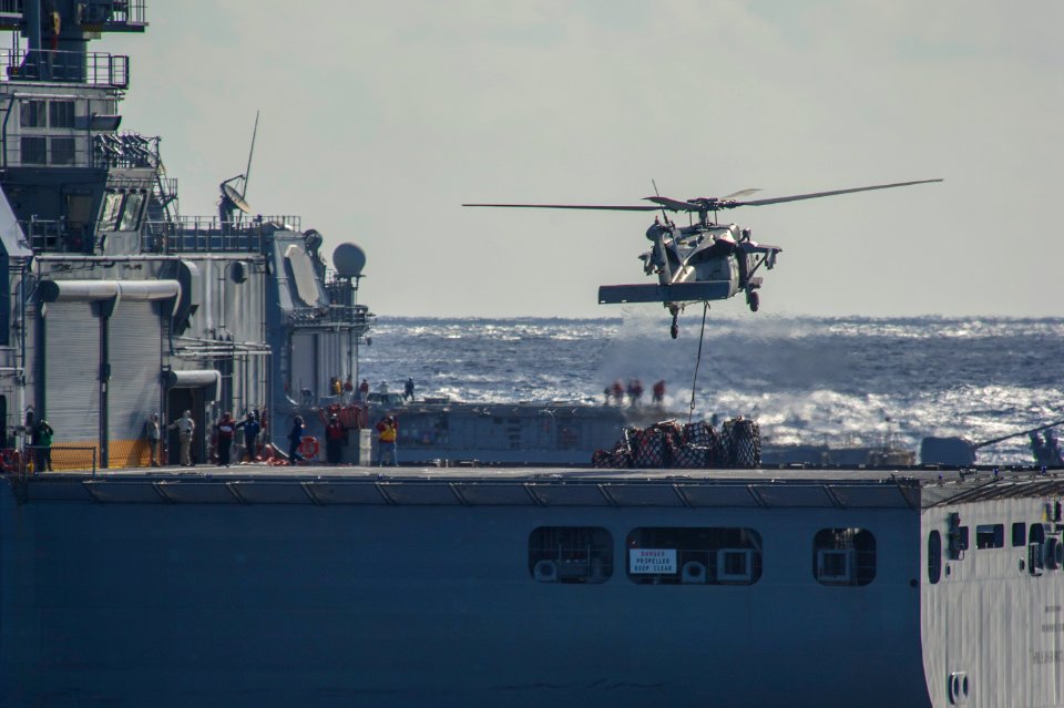 USS Leyte Gulf operations 131130-N-EI510-285