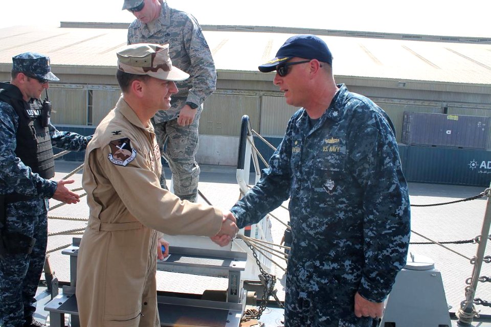 USS Mahan (DDG 72) 141016-N-SQ175-001 (15594627420)