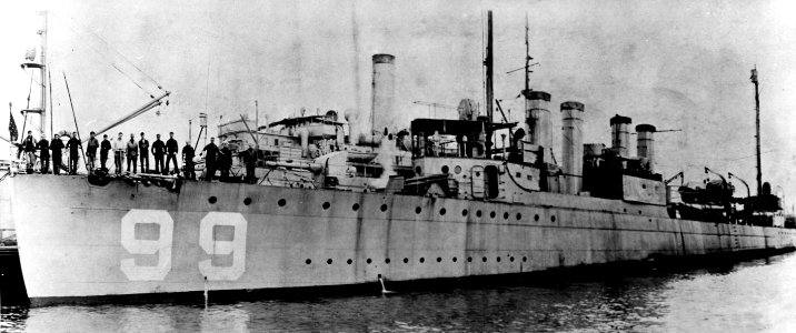 USS Luce (DD-99) at the Boston Naval Shipyard, Massachusetts (USA), on 28 November 1919 (NH 51450)